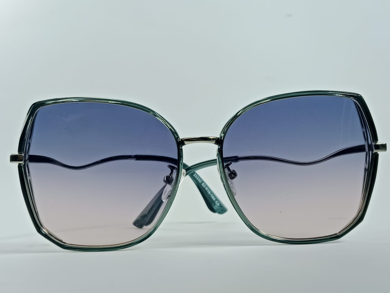 WOMEN BRANDED SUN GLASS